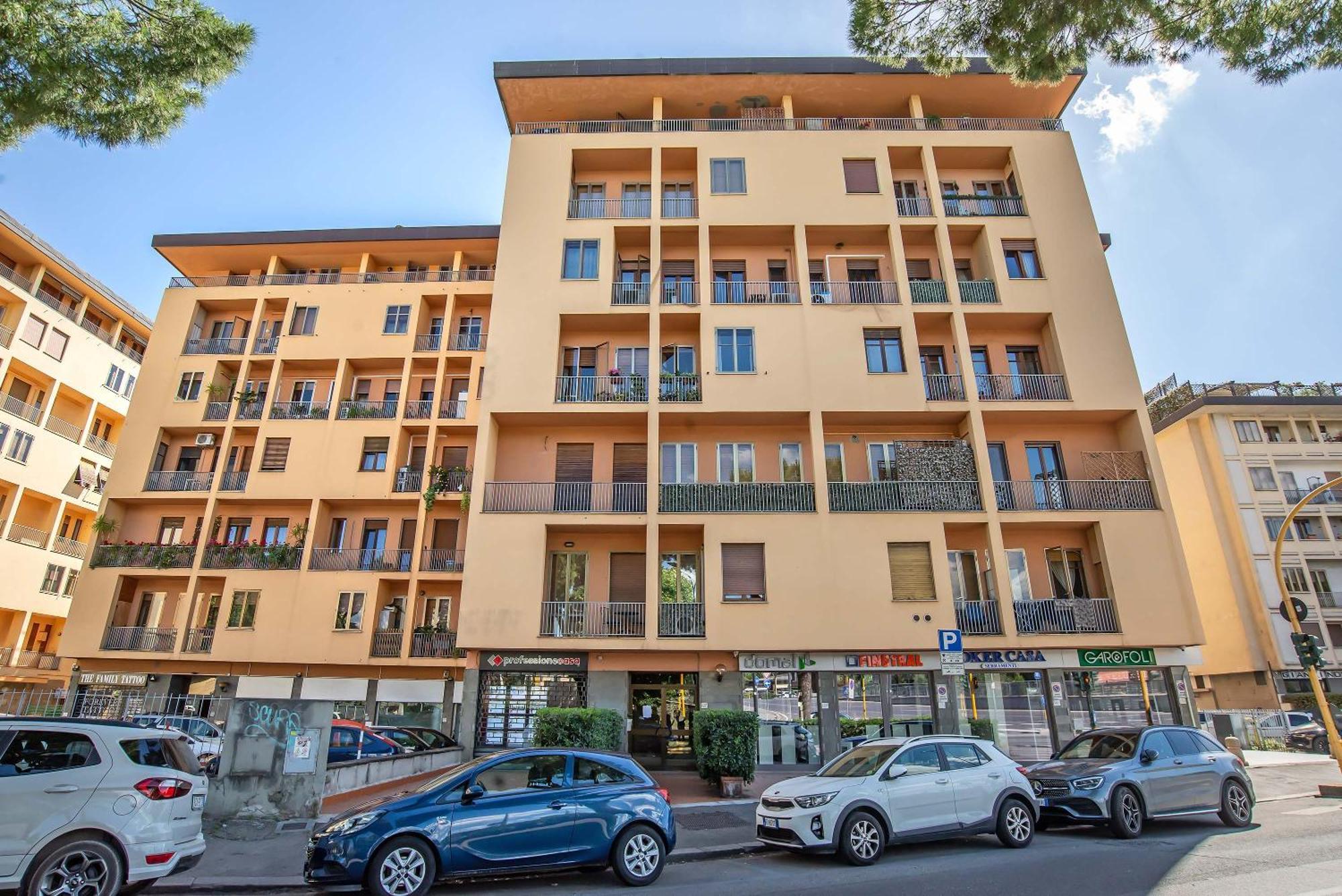 Lusa Suite With Free Private Parking Firenze Bagian luar foto